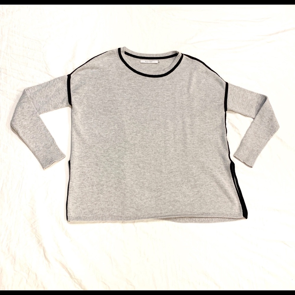 Harper Lane gray and black sweater size small
